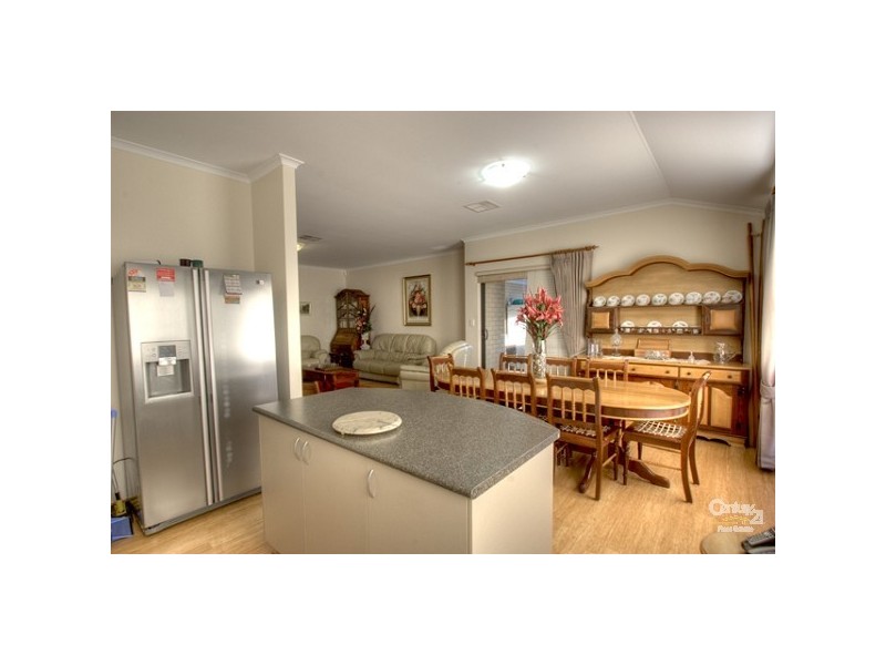 8 Katsura Street, Munster WA 6166