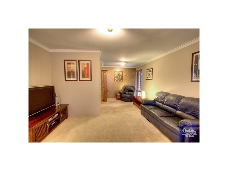 6 Lincoln Way, Forrestfield WA 6058