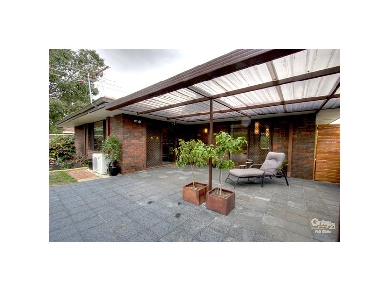 6 Lincoln Way, Forrestfield WA 6058