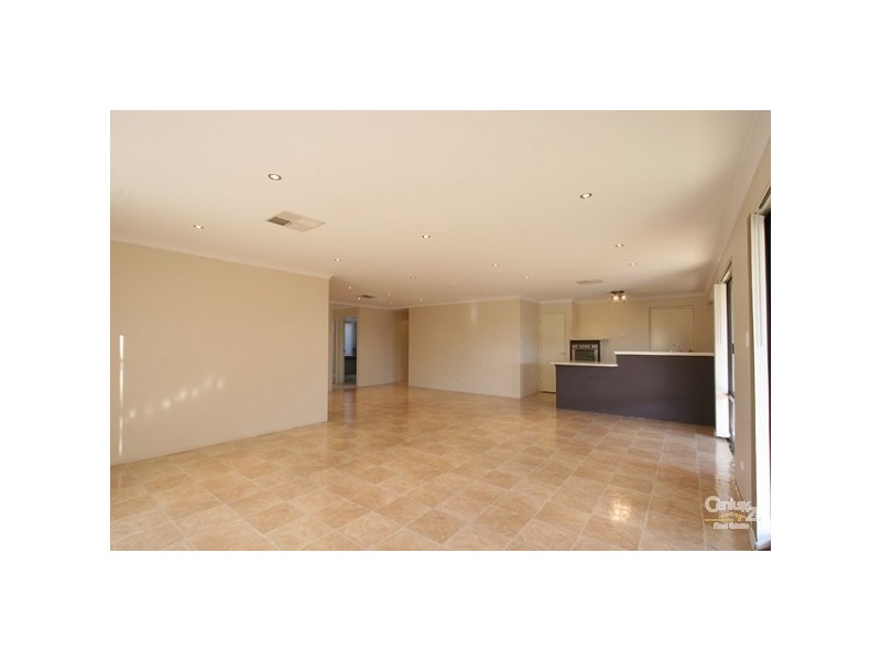 11 Nandat Way, Forrestfield WA 6058