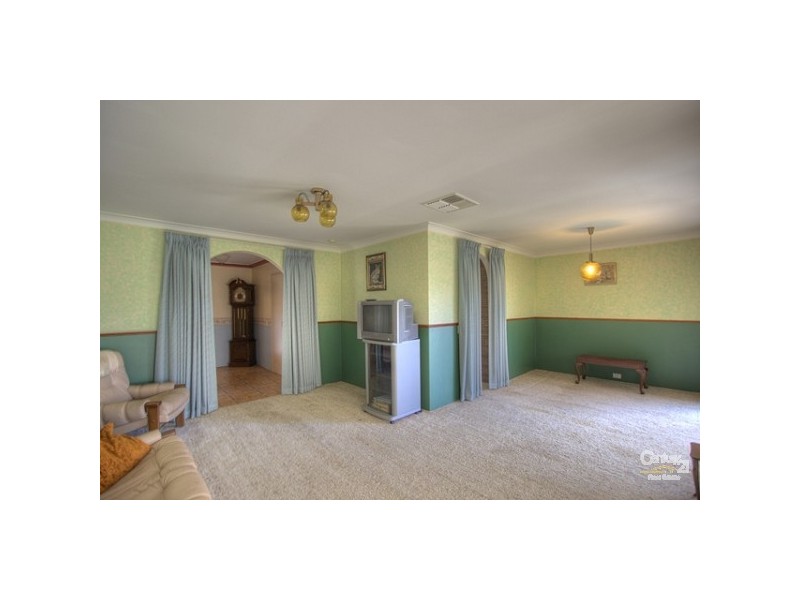 39 Agincourt Drive, Forrestfield WA 6058