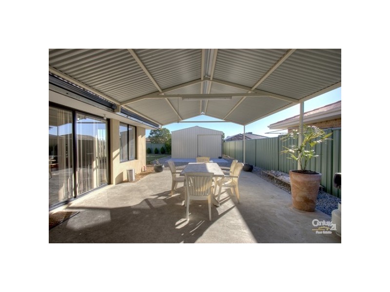 21 Excalibur Chase, Wattle Grove WA 6107