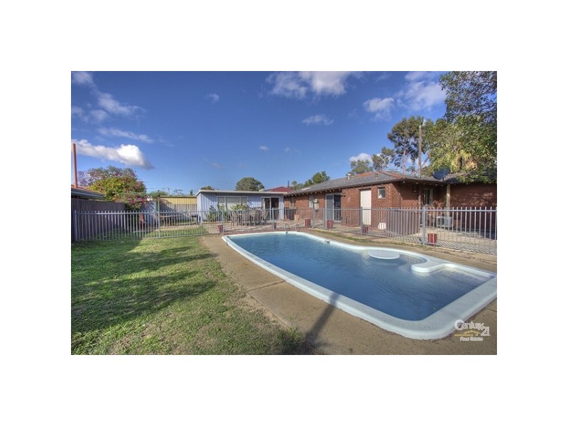 32 Mahonia Way, Forrestfield WA 6058
