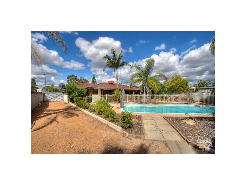 17 Pavetta Crescent, Forrestfield WA 6058