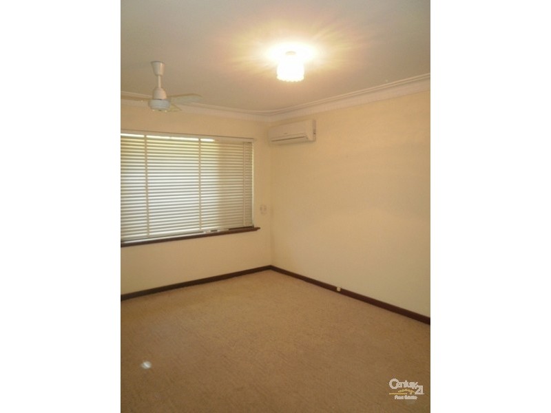 32 Sussex Road, Forrestfield WA 6058