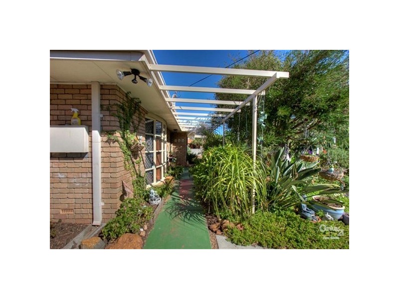 8 Larch Place, Forrestfield WA 6058