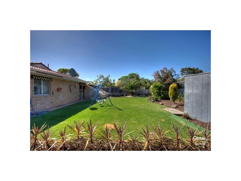 8 Larch Place, Forrestfield WA 6058