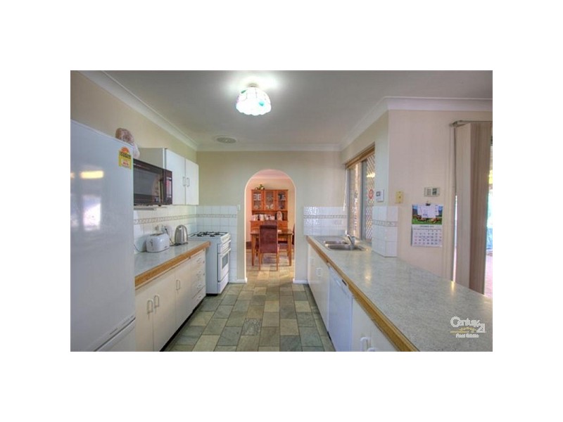 8 Larch Place, Forrestfield WA 6058