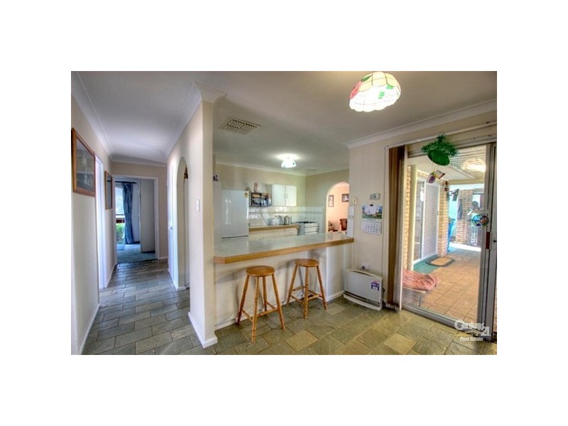 8 Larch Place, Forrestfield WA 6058