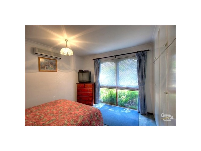 8 Larch Place, Forrestfield WA 6058