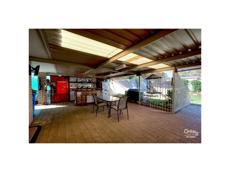 8 Larch Place, Forrestfield WA 6058