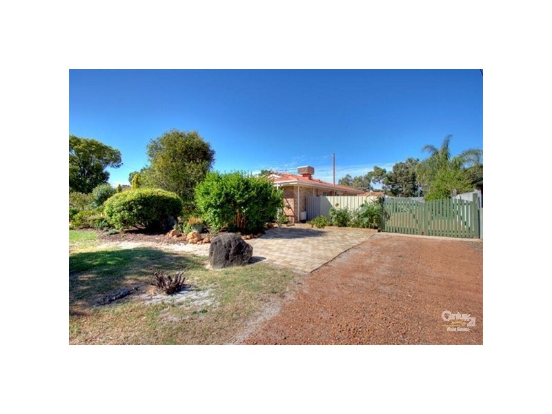 8 Larch Place, Forrestfield WA 6058