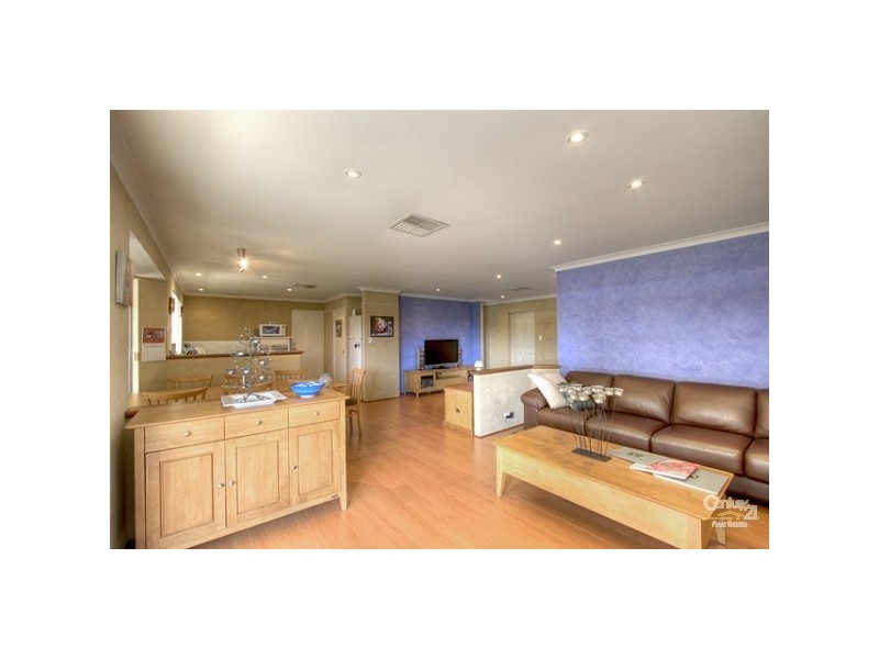 17 Lambertia Crescent, High Wycombe WA 6057