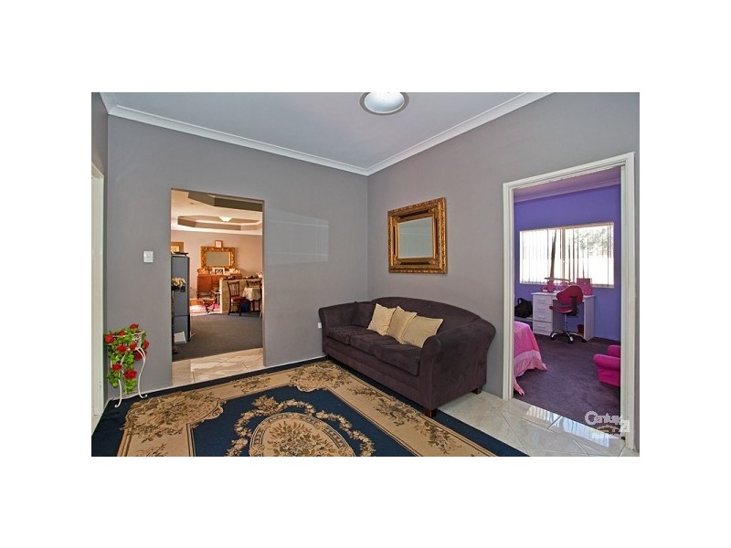 24 Spring Road, Thornlie WA 6108