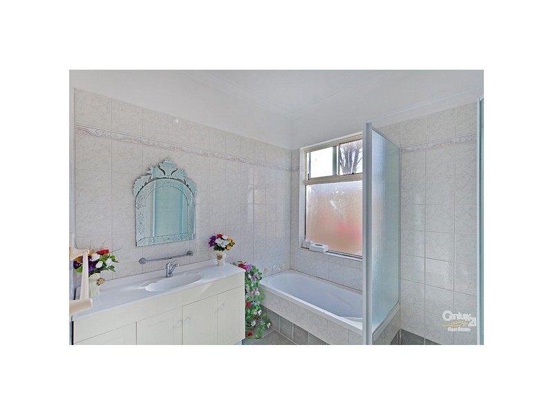 24 Spring Road, Thornlie WA 6108