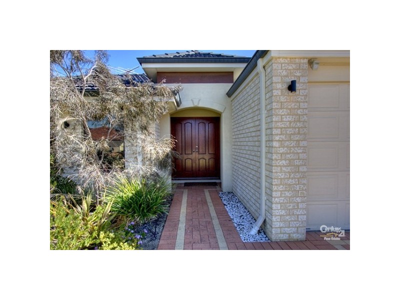 4 Carbine Drive, Wattle Grove WA 6107