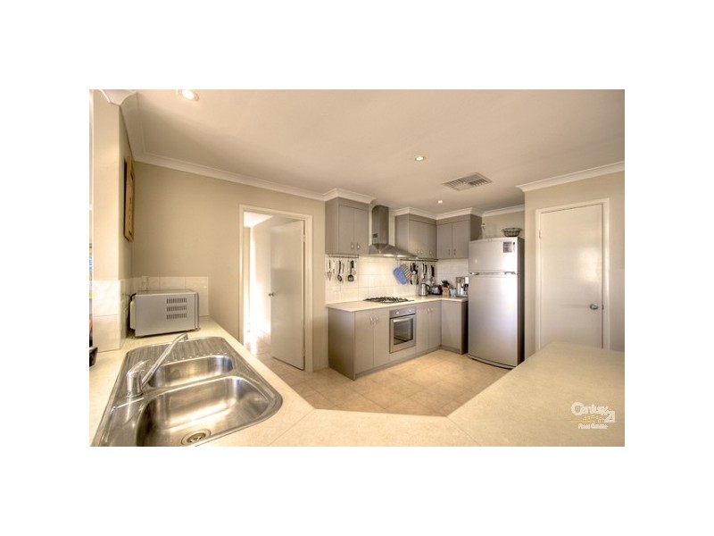 4 Carbine Drive, Wattle Grove WA 6107