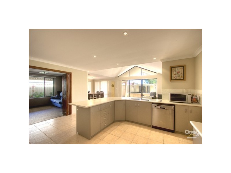 4 Carbine Drive, Wattle Grove WA 6107