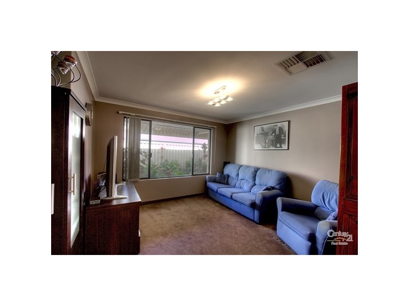 4 Carbine Drive, Wattle Grove WA 6107