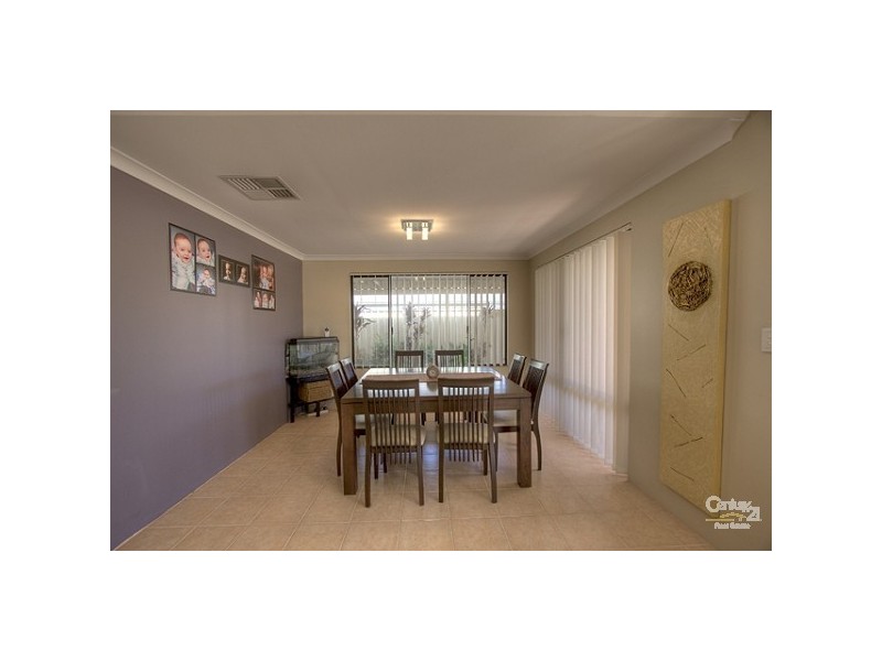 4 Carbine Drive, Wattle Grove WA 6107