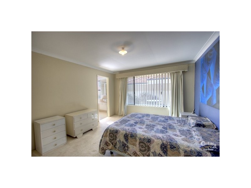 4 Carbine Drive, Wattle Grove WA 6107
