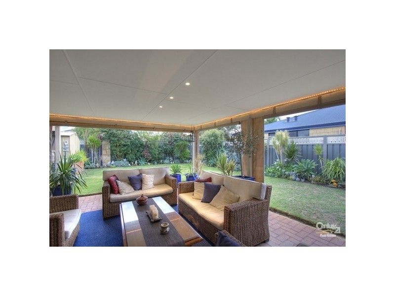 10 Freeduff Drive, Wattle Grove WA 6107