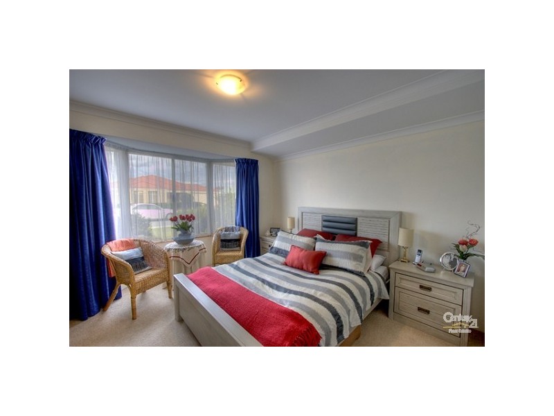 10 Freeduff Drive, Wattle Grove WA 6107