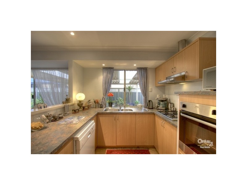 10 Freeduff Drive, Wattle Grove WA 6107