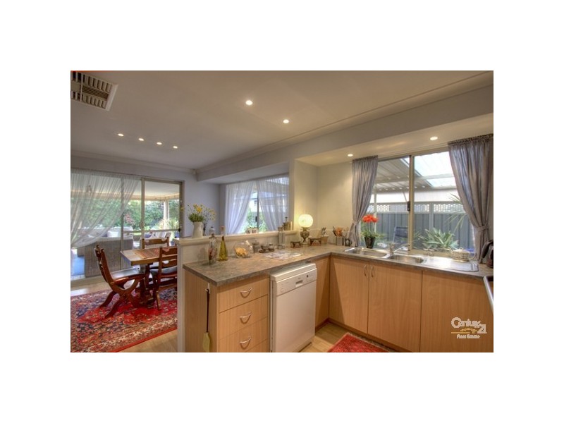 10 Freeduff Drive, Wattle Grove WA 6107