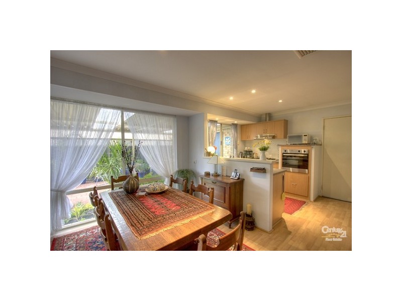 10 Freeduff Drive, Wattle Grove WA 6107