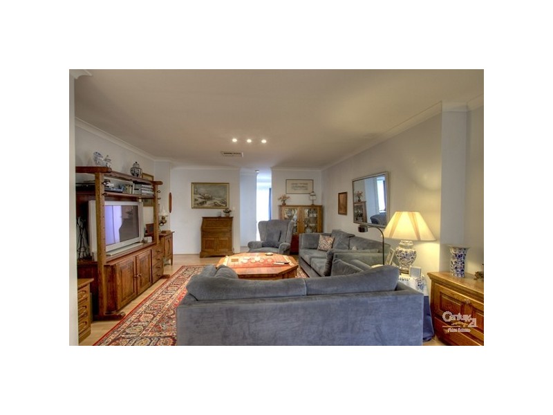 10 Freeduff Drive, Wattle Grove WA 6107