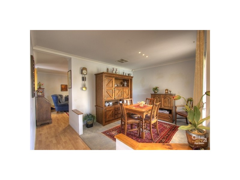 10 Freeduff Drive, Wattle Grove WA 6107