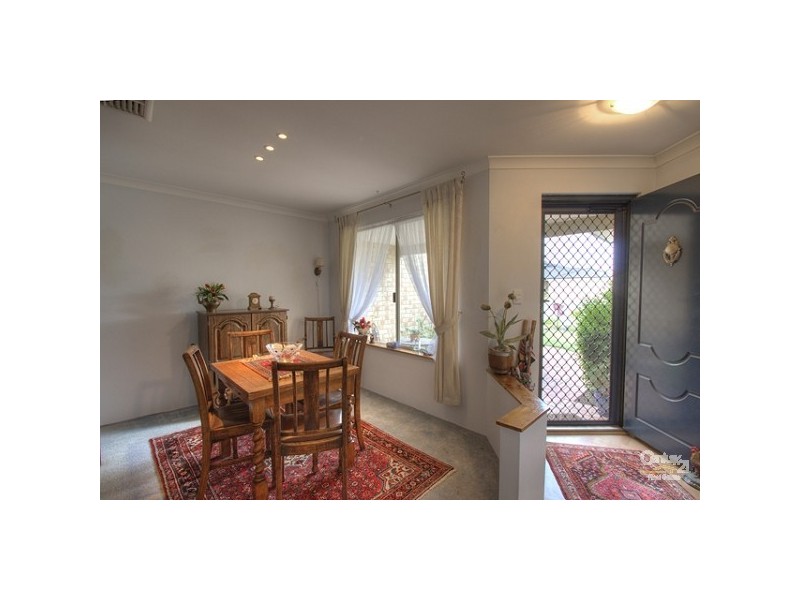 10 Freeduff Drive, Wattle Grove WA 6107