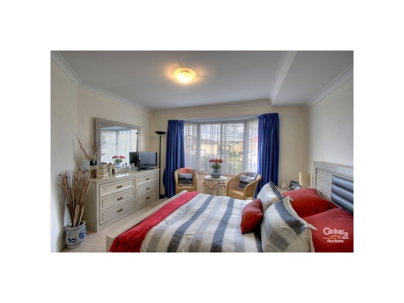 10 Freeduff Drive, Wattle Grove WA 6107