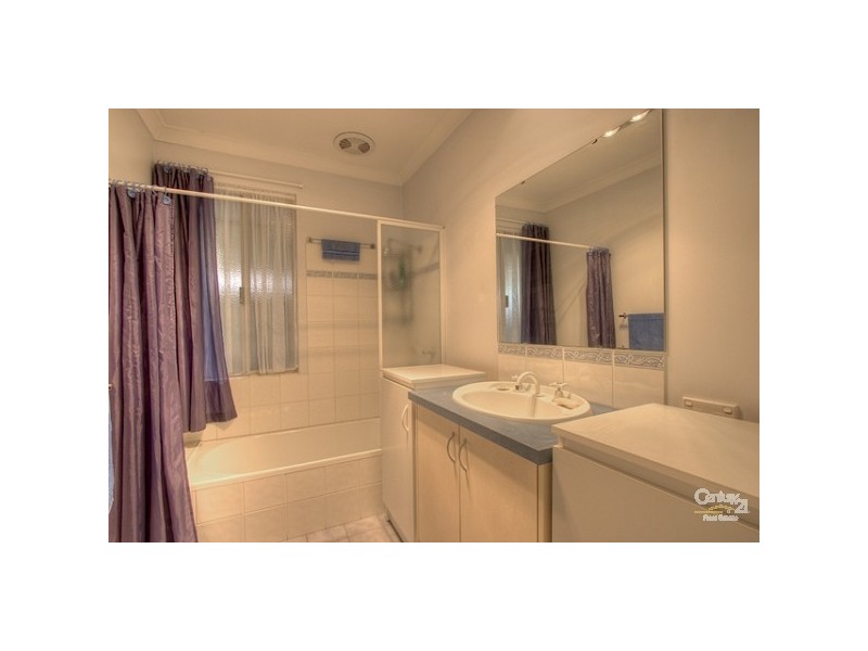 10 Freeduff Drive, Wattle Grove WA 6107