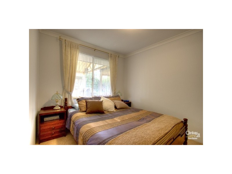 10 Freeduff Drive, Wattle Grove WA 6107