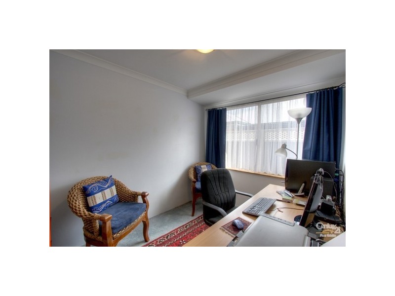 10 Freeduff Drive, Wattle Grove WA 6107