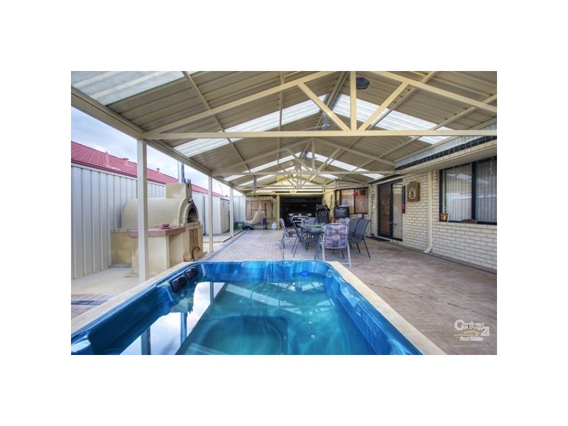 9 Freeduff Drive, Wattle Grove WA 6107