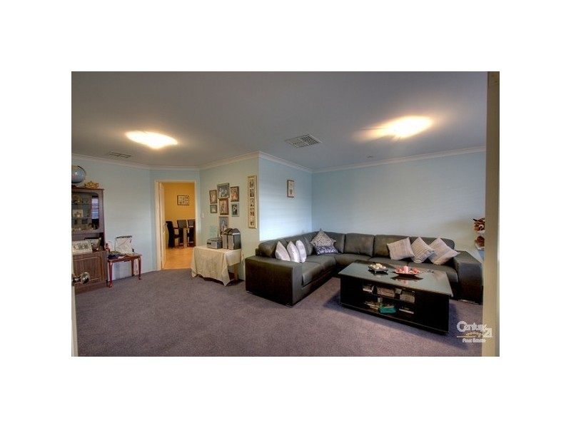 9 Freeduff Drive, Wattle Grove WA 6107