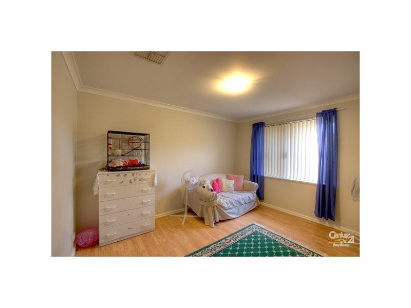 9 Freeduff Drive, Wattle Grove WA 6107
