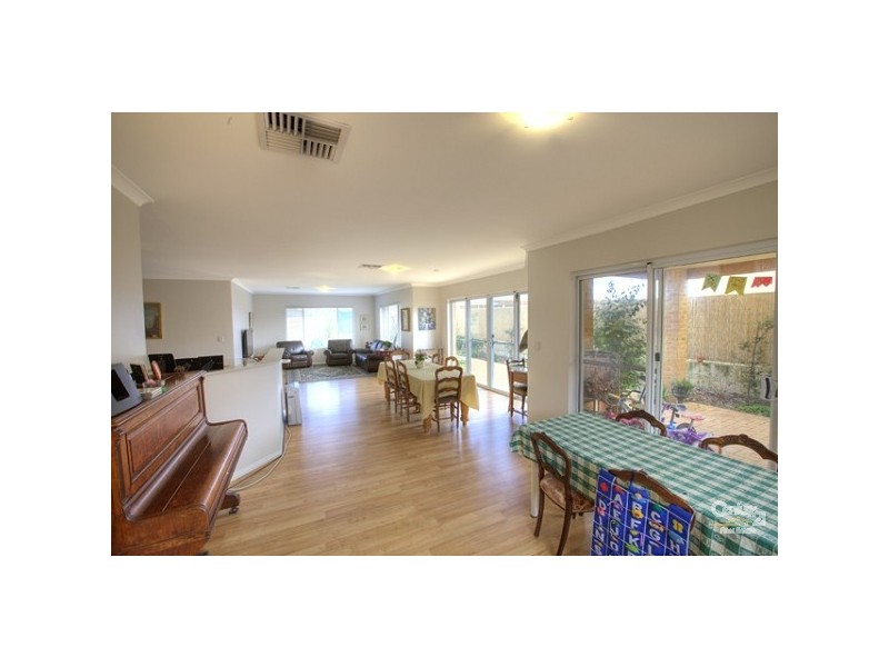 7 Delta Street, Wattle Grove WA 6107