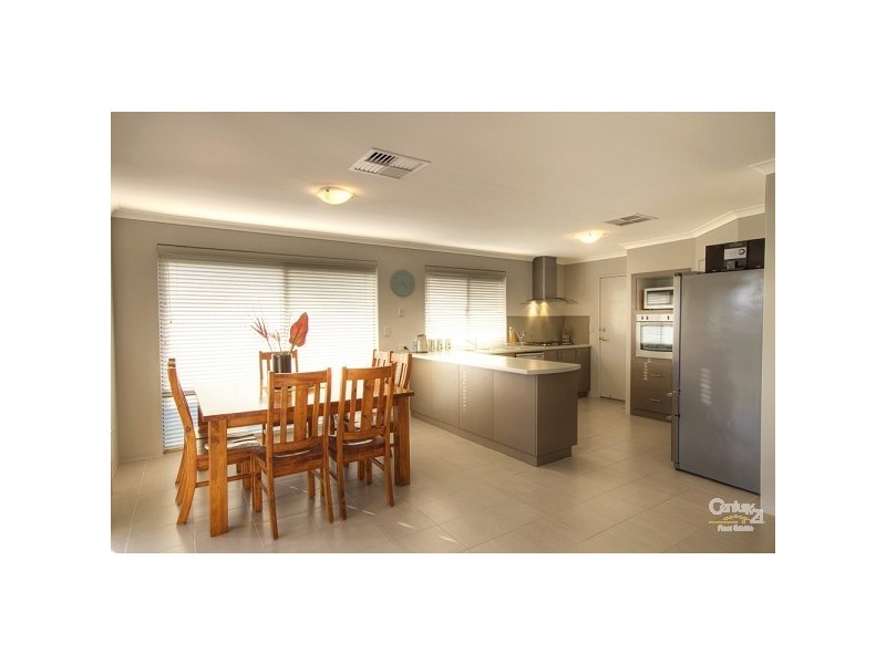 101 Sheffield Road, Wattle Grove WA 6107