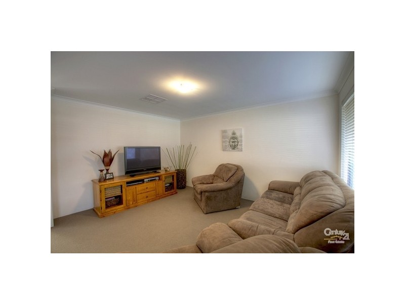 101 Sheffield Road, Wattle Grove WA 6107