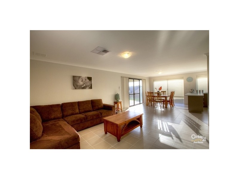 101 Sheffield Road, Wattle Grove WA 6107