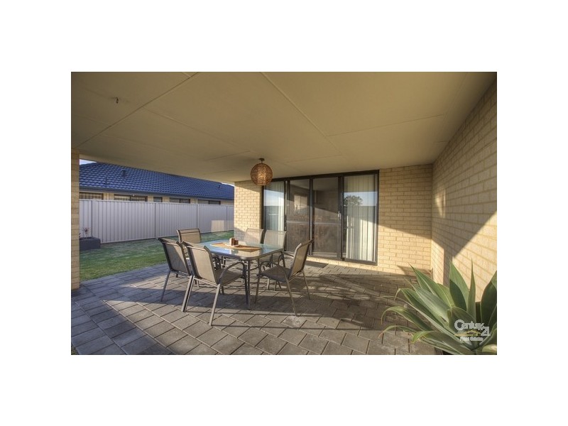 101 Sheffield Road, Wattle Grove WA 6107