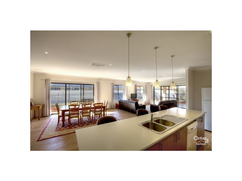 4 Marloo Street, Wattle Grove WA 6107