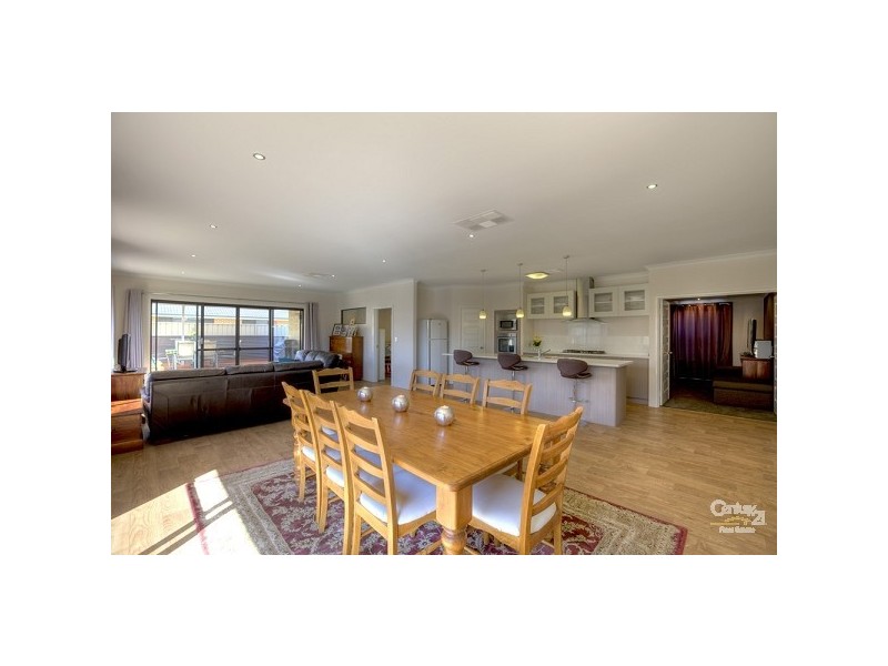 4 Marloo Street, Wattle Grove WA 6107