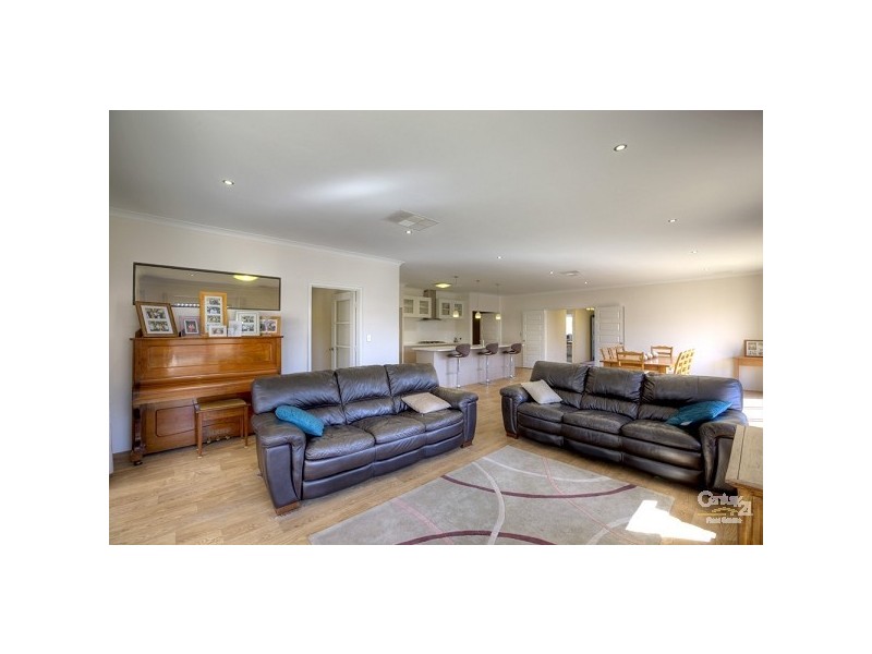 4 Marloo Street, Wattle Grove WA 6107