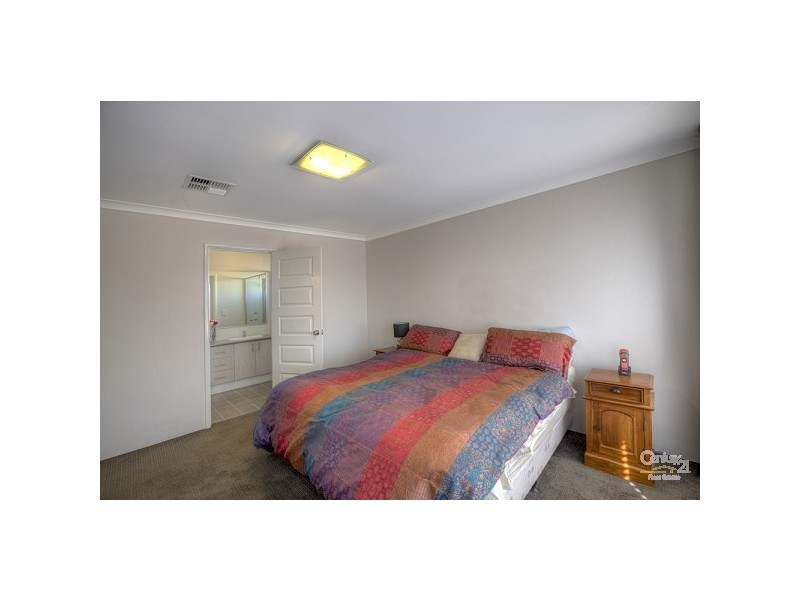 4 Marloo Street, Wattle Grove WA 6107