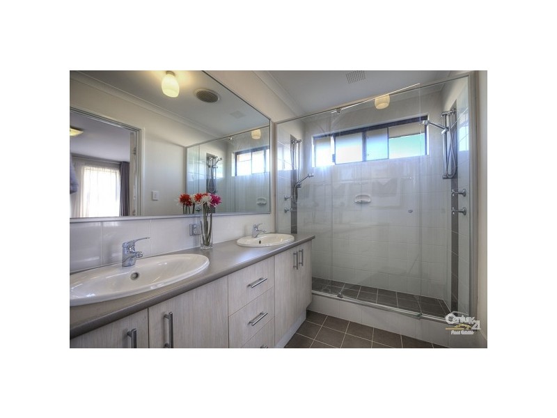 4 Marloo Street, Wattle Grove WA 6107